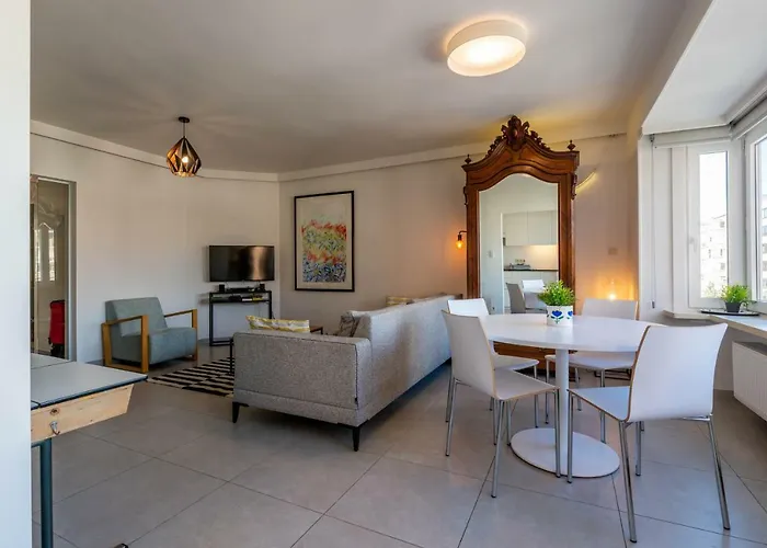Modern Apartment With Free Parking